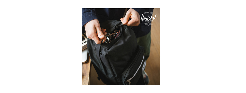 The Herschel Pop Quiz features a pocket lined with fleece. The Herschel Pop Quiz features a pocket lined with fleece.